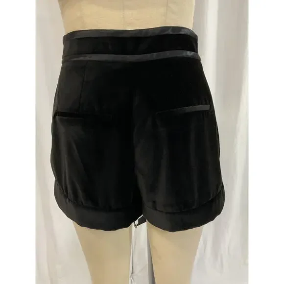 Alice + Olivia 'Conry' Black Piped Wb Short Size 4